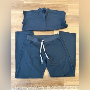 FIGS Women’s Scrub Set